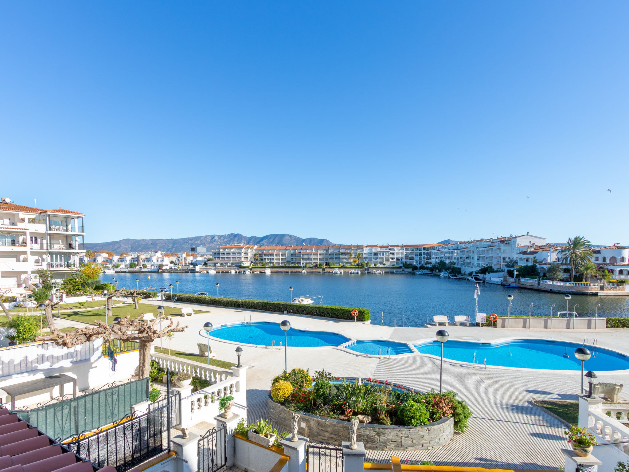 Foto 17 - Appartamento con 1 camera da letto a Castelló d'Empúries con piscina e vista mare