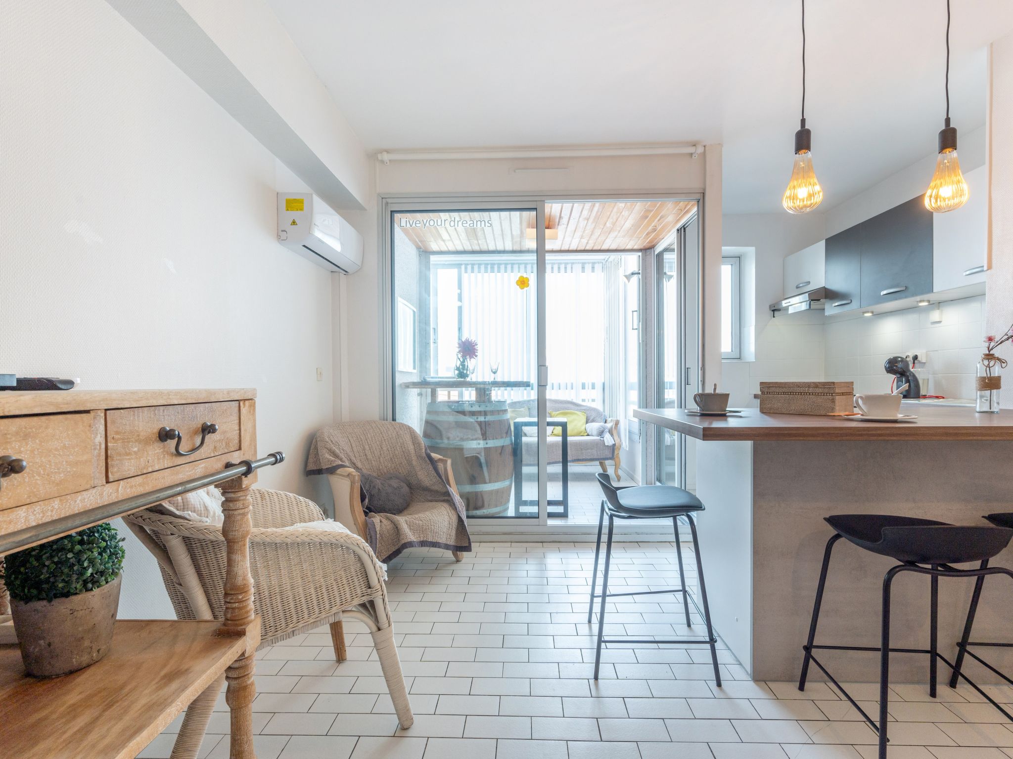 Foto 11 - Appartamento con 1 camera da letto a Canet-en-Roussillon con vista mare