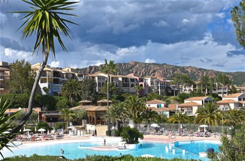 Foto 38 - Apartamento de 1 habitación en Saint-Raphaël con piscina y vistas al mar
