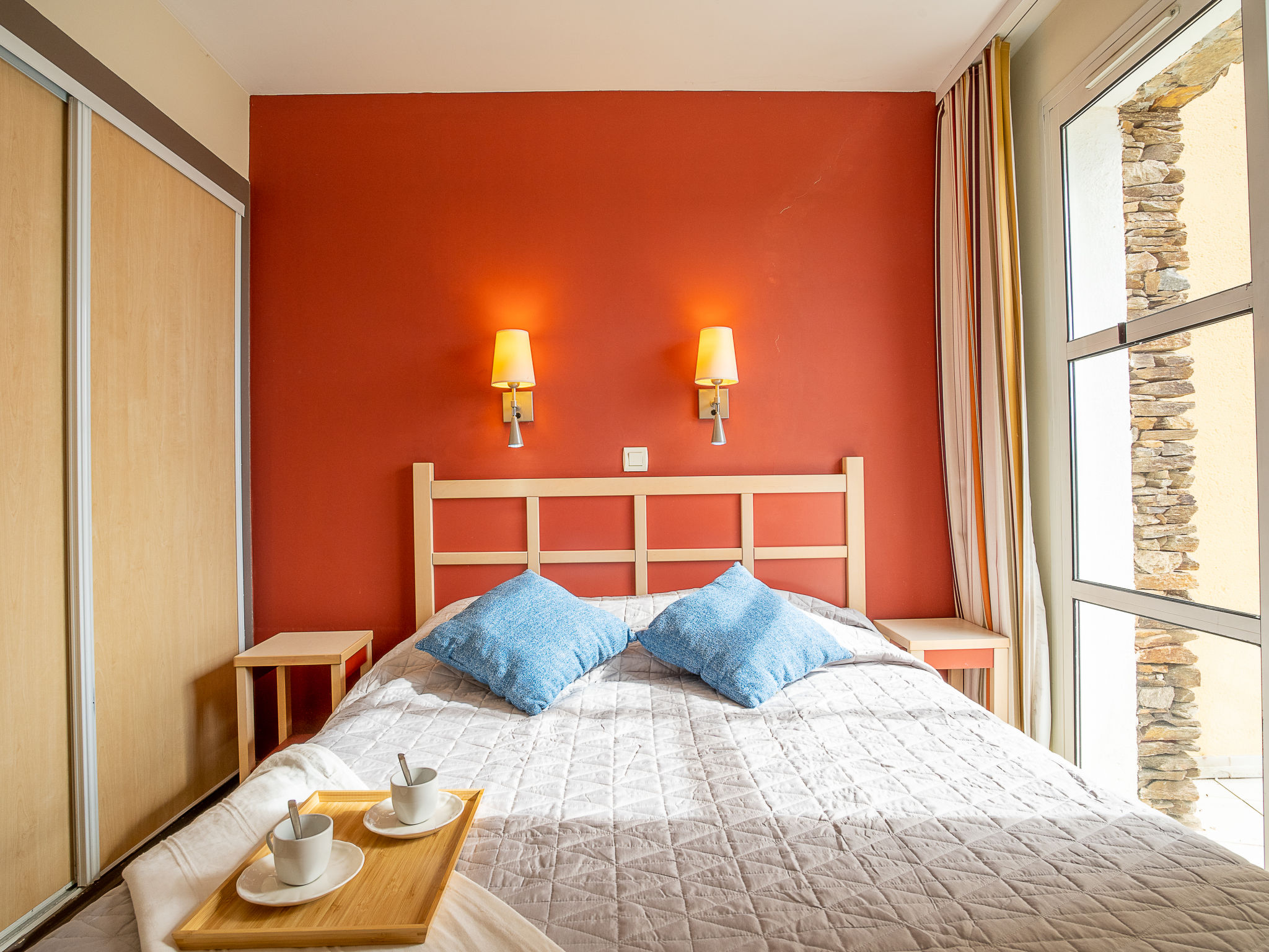 Foto 4 - Appartamento con 1 camera da letto a Saint-Raphaël con piscina e vista mare