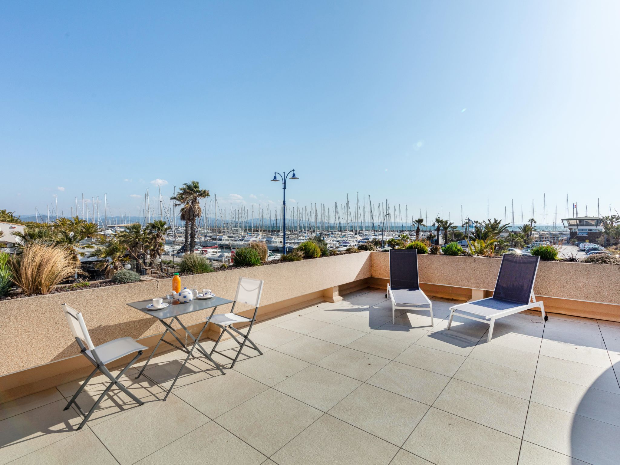 Foto 1 - Apartamento de 1 habitación en Hyères con terraza y vistas al mar