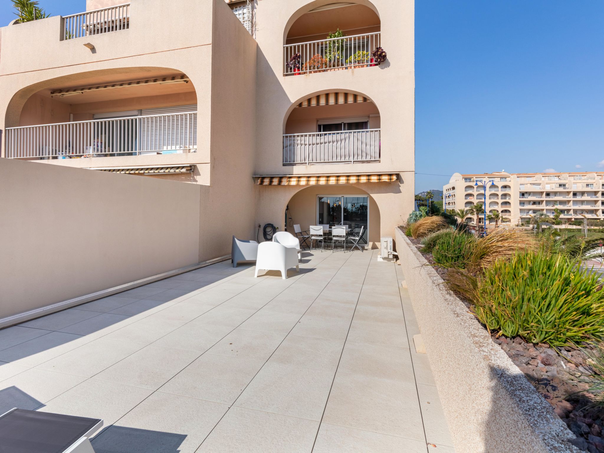 Foto 17 - Apartamento de 1 habitación en Hyères con terraza y vistas al mar