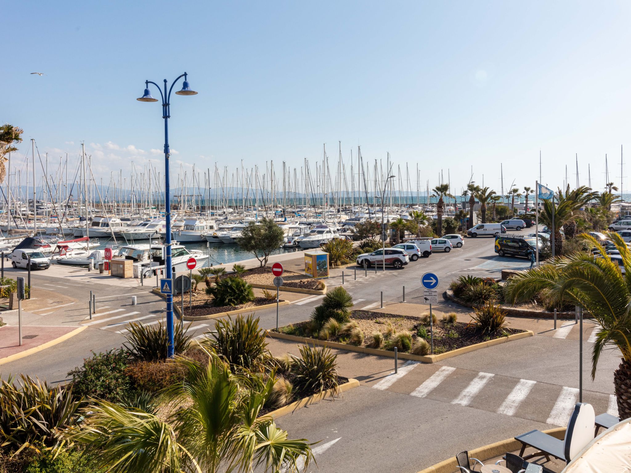 Foto 19 - Appartamento con 1 camera da letto a Hyères con terrazza e vista mare