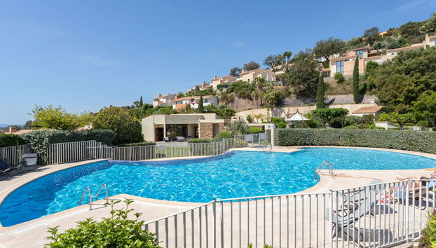 4 bedroom House in La Londe-les-Maures with swimming pool and garden - Photo 5