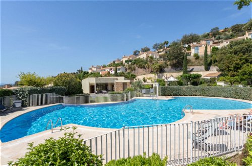 Foto 5 - Casa de 3 quartos em La Londe-les-Maures com piscina e vistas do mar