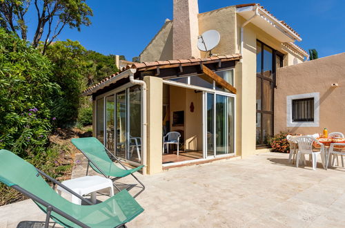 Photo 20 - Maison de 3 chambres à La Londe-les-Maures avec piscine et vues à la mer