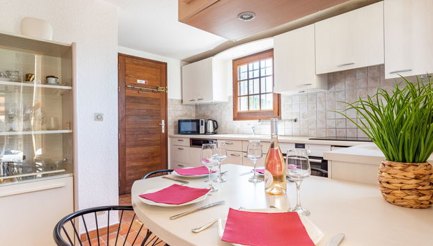 4 bedroom House in La Londe-les-Maures with swimming pool and garden - Photo 3