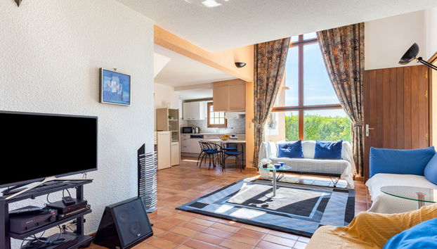 4 bedroom House in La Londe-les-Maures with swimming pool and garden - Photo 4