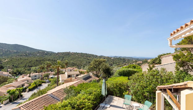 4 bedroom House in La Londe-les-Maures with swimming pool and garden - Photo 2