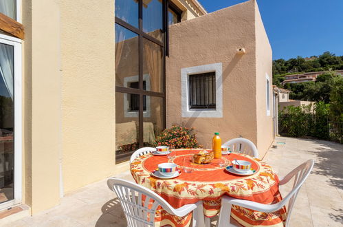 Photo 1 - Maison de 3 chambres à La Londe-les-Maures avec piscine et vues à la mer