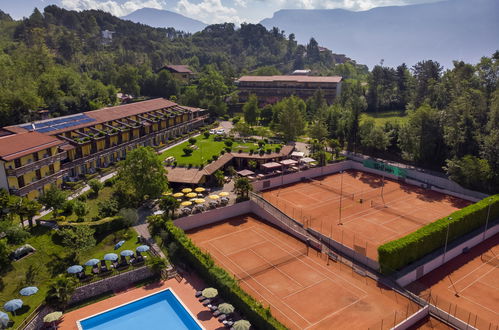 Foto 1 - Apartamento de 2 quartos em Tremosine sul Garda com piscina e vista para a montanha