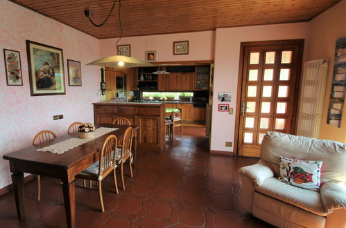 Photo 8 - 2 bedroom Apartment in Luino with garden and terrace