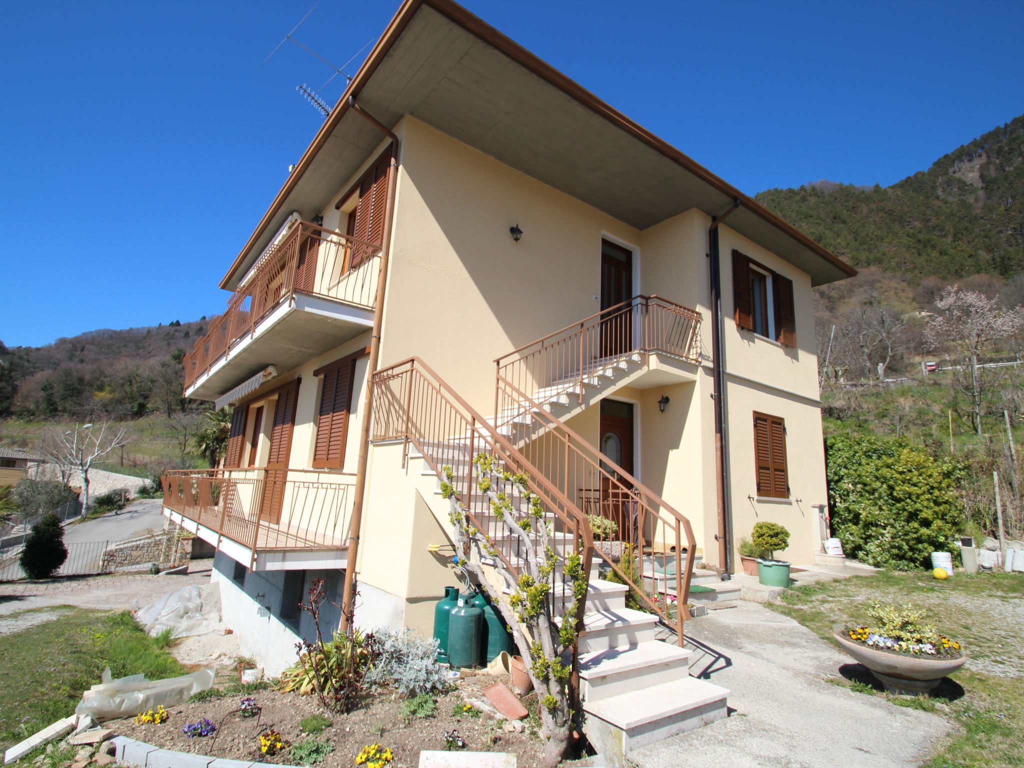 Foto 2 - Apartamento de 3 habitaciones en Tignale con vistas a la montaña
