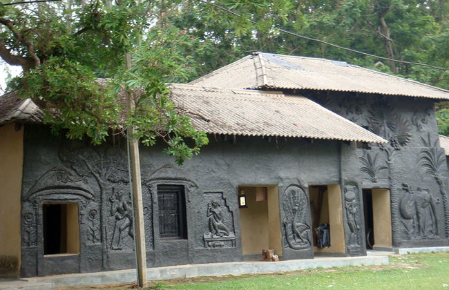 Besuchen Sie Shanti Niketan - Foto 1