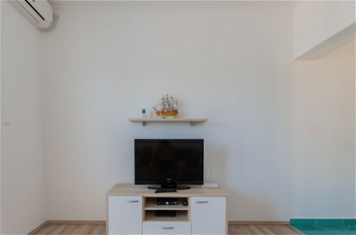 Photo 10 - 1 bedroom Apartment in Jasenice with swimming pool and sea view