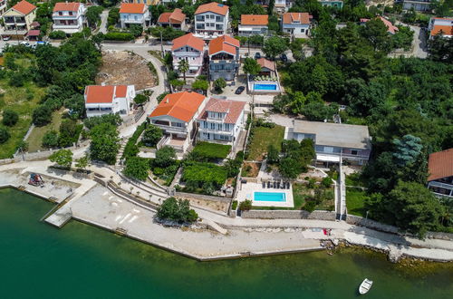 Photo 18 - Appartement de 1 chambre à Jasenice avec piscine et vues à la mer