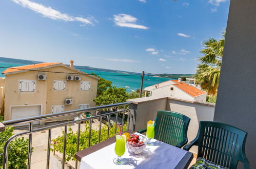 Foto 4 - Apartamento de 1 quarto em Jasenice com piscina e vistas do mar