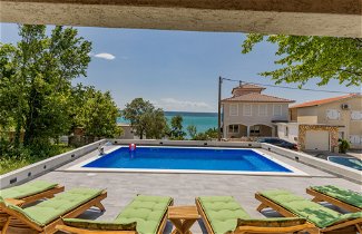 Foto 1 - Apartamento de 1 quarto em Jasenice com piscina e vistas do mar