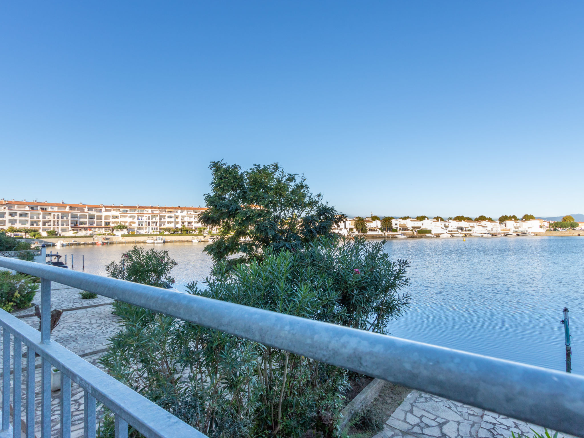 Foto 16 - Apartamento de 2 quartos em Castelló d'Empúries com terraço e vistas do mar