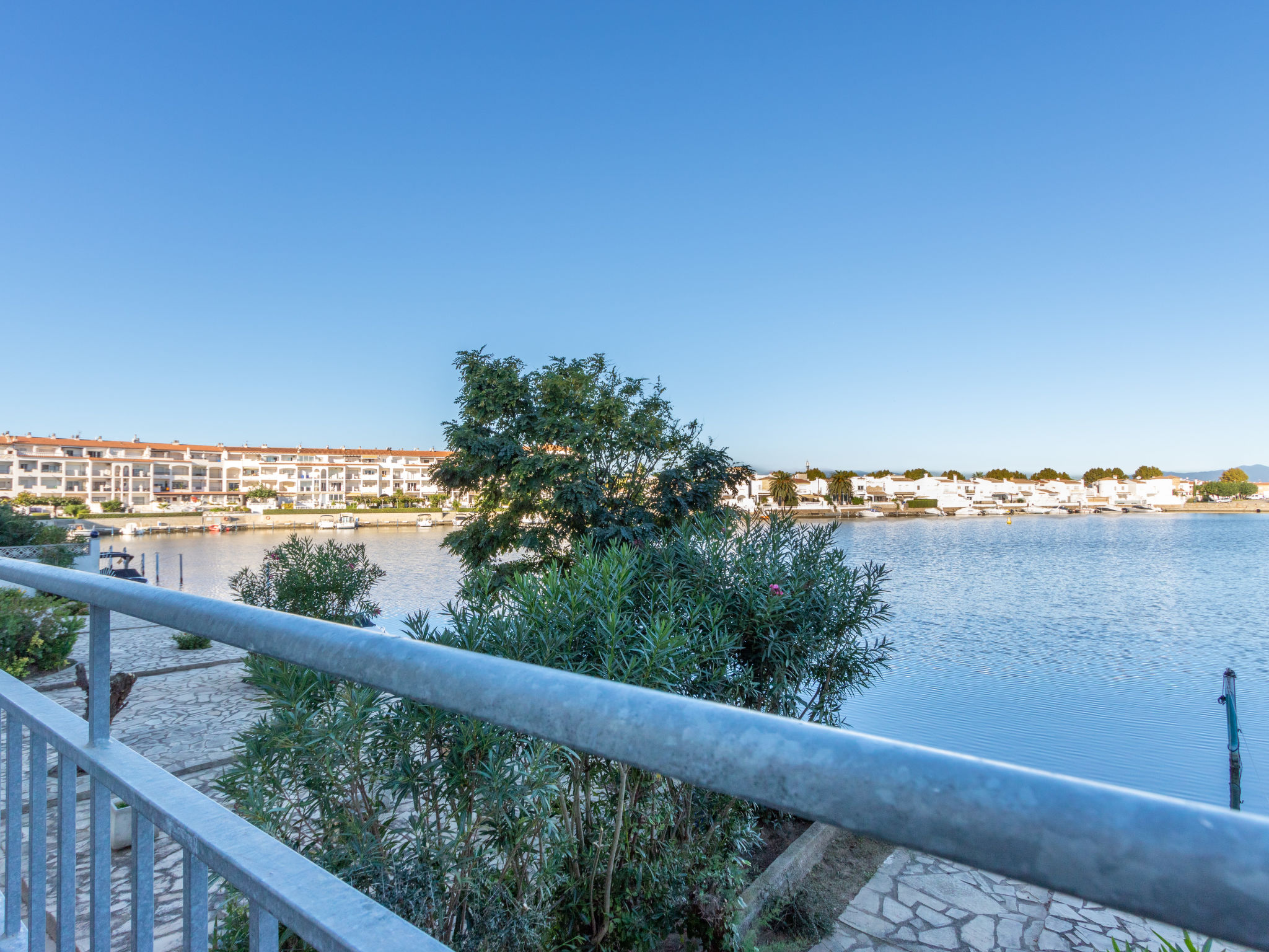 Foto 16 - Apartamento de 2 habitaciones en Castelló d'Empúries con terraza y vistas al mar