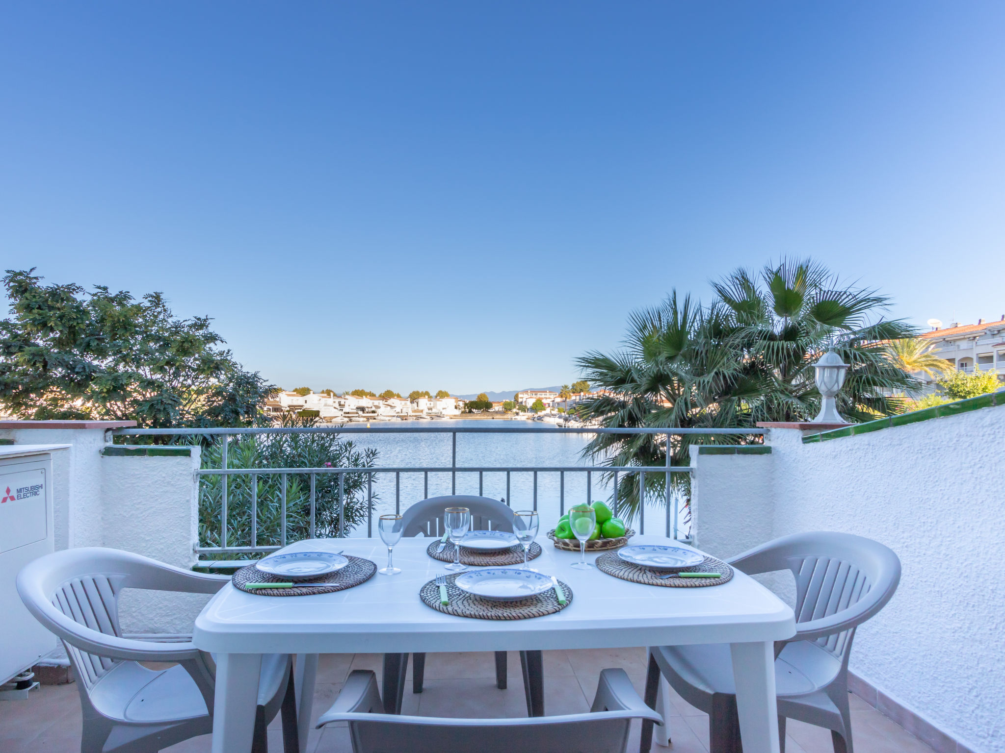 Foto 1 - Apartamento de 2 quartos em Castelló d'Empúries com terraço e vistas do mar
