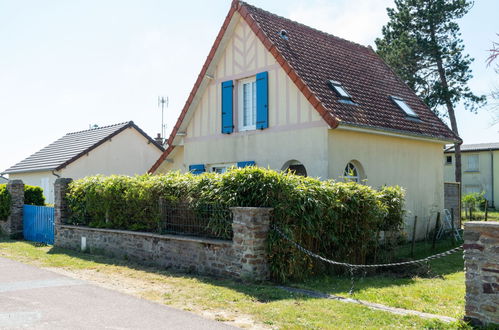 Foto 14 - Casa con 2 camere da letto a Saint-Germain-sur-Ay con terrazza e vista mare