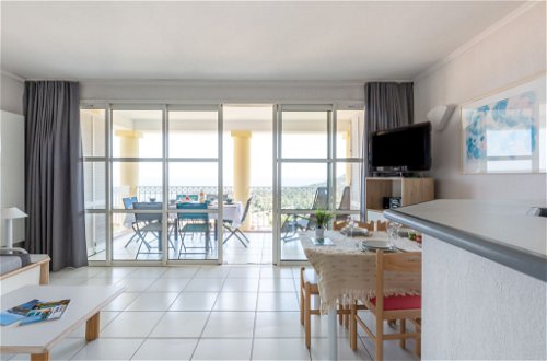 Foto 9 - Apartamento de 2 quartos em Saint-Raphaël com piscina e vistas do mar
