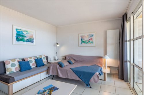 Photo 10 - 2 bedroom Apartment in Saint-Raphaël with swimming pool and sea view