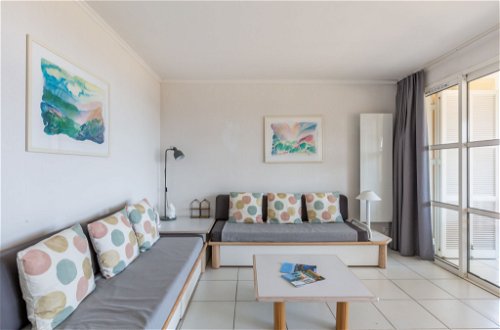 Foto 2 - Apartment mit 2 Schlafzimmern in Saint-Raphaël mit schwimmbad und blick aufs meer