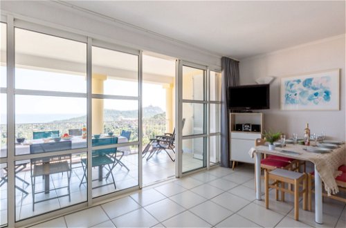Photo 8 - Appartement de 2 chambres à Saint-Raphaël avec piscine et vues à la mer