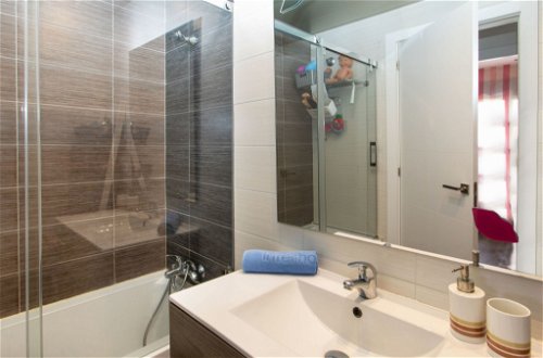 Foto 12 - Appartamento con 3 camere da letto a Lloret de Mar con piscina e vista mare