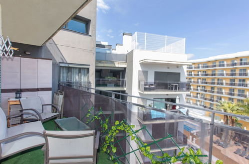 Foto 2 - Appartamento con 3 camere da letto a Lloret de Mar con piscina e vista mare