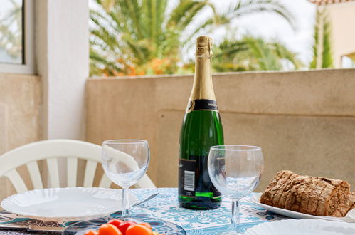 Photo 14 - Apartment in Saint-Cyr-sur-Mer with terrace and sea view