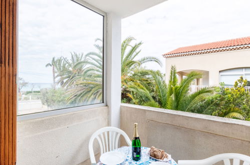 Photo 2 - Apartment in Saint-Cyr-sur-Mer with terrace and sea view