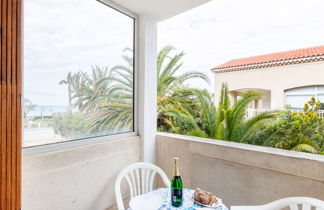 Photo 2 - Apartment in Saint-Cyr-sur-Mer with terrace and sea view