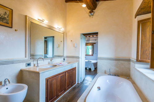 Foto 35 - Casa con 6 camere da letto a Greve in Chianti con piscina privata