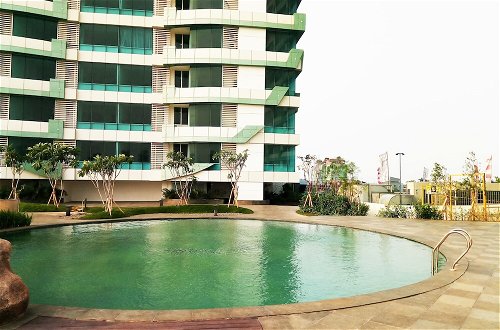 Foto 13 - Comfy and Modern 2BR Grand Kamala Lagoon Apartment
