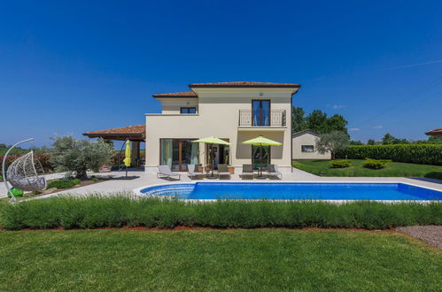 Foto 43 - Casa con 4 camere da letto a Višnjan con piscina privata e vista mare