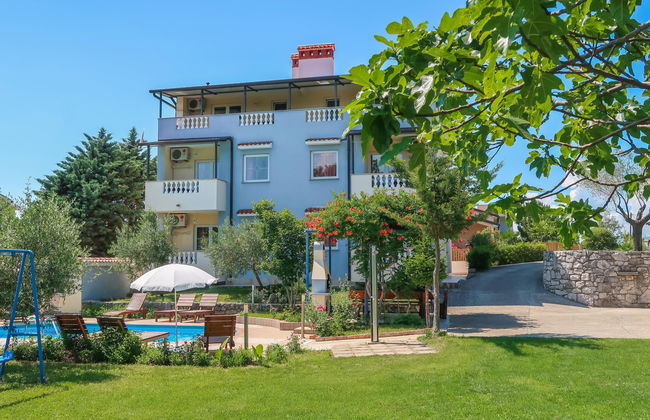 Apartamento de 3 quartos em Labin com piscina e jardim - Foto 1