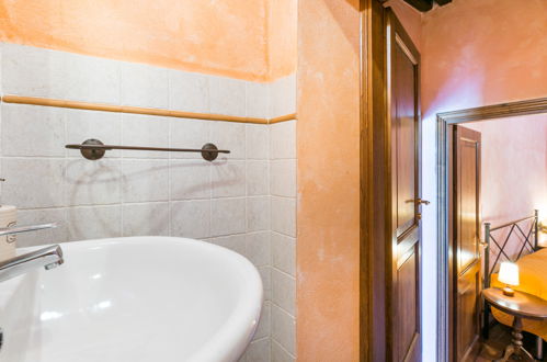 Foto 16 - Apartment mit 3 Schlafzimmern in Greve in Chianti mit schwimmbad und garten
