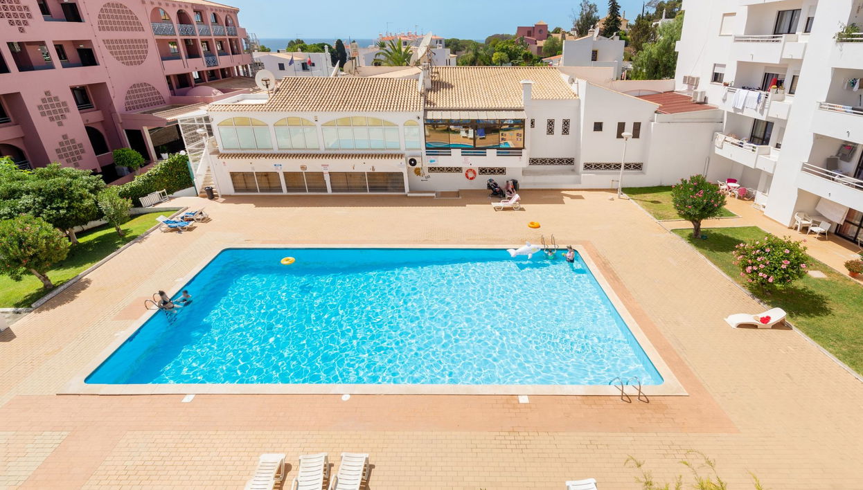 3 bedroom Apartment in Albufeira with swimming pool and garden - Photo 1