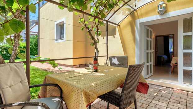 2 bedroom Apartment in Poreč with swimming pool and garden - Photo 4