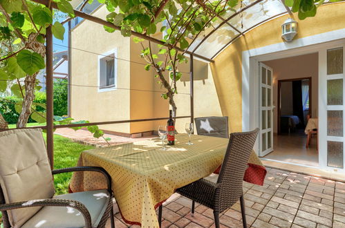 Foto 4 - Apartamento de 1 quarto em Poreč com piscina e jardim