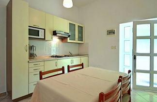 Foto 3 - Apartamento de 1 quarto em Poreč com jardim e vistas do mar