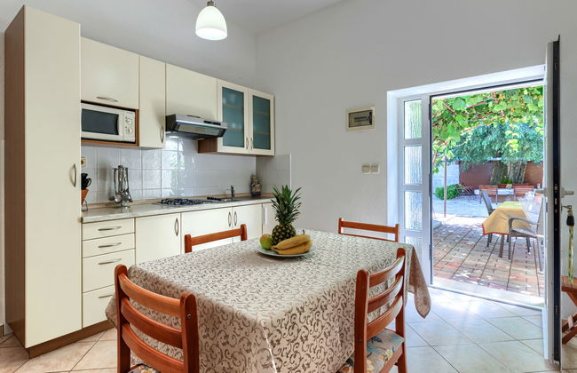 Apartamento de 2 quartos em Poreč com piscina e jardim - Foto 5