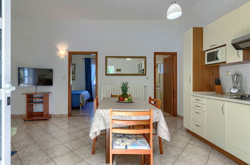 Foto 10 - Apartamento de 1 quarto em Poreč com piscina e jardim