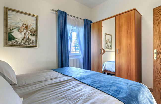 Apartamento de 2 quartos em Poreč com piscina e jardim - Foto 8