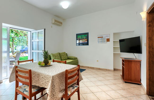 Apartamento de 2 quartos em Poreč com piscina e jardim - Foto 12