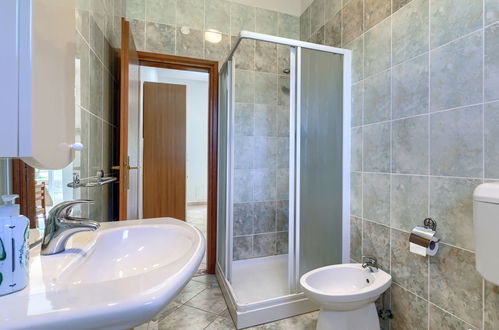 Foto 9 - Apartamento de 1 quarto em Poreč com piscina e jardim