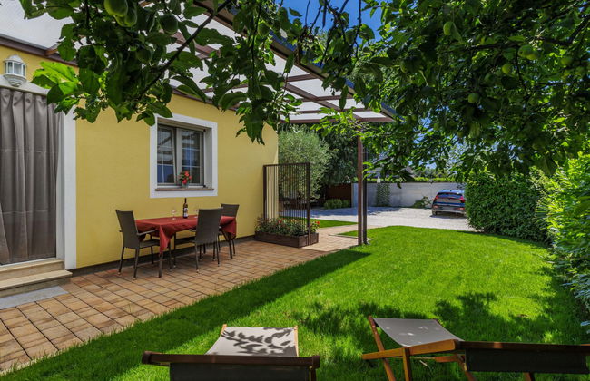 Apartamento de 2 quartos em Poreč com piscina e jardim - Foto 2